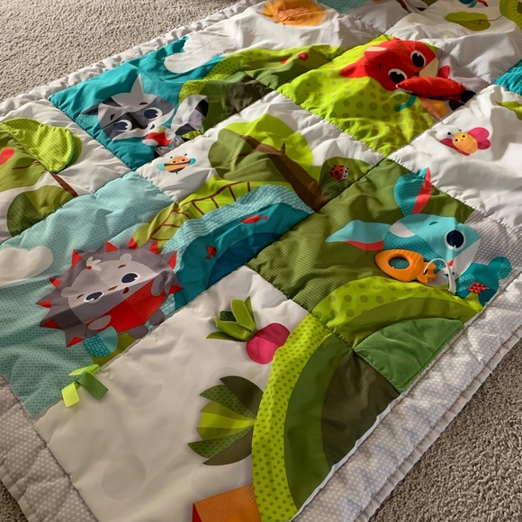 SkipHop XL Baby Playmat in Meadow SOFT and portable - Picture 3 of 7